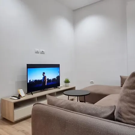 Komuna Parisit Olympic Apartamento Tirana
